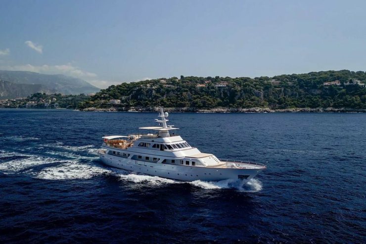 CLASSIC 40M BENETTI | 1970 39.5m (129’8″) Luxury Tri-Deck Steel Motor Yacht built by Italian shipyard BENETTI