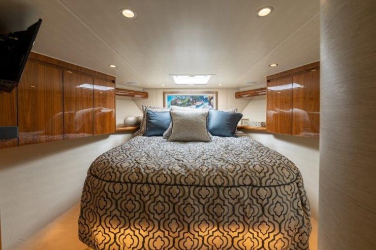 FAMILY TRADITION | 2018 15.85m (52ft) Sportfisher Motor Yacht built by American shipyard VIKING