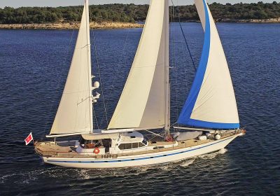 FREE-WINGS-1984-29.86m-9711-Classic-Sail-Yacht-for-sale-YachtDealz1