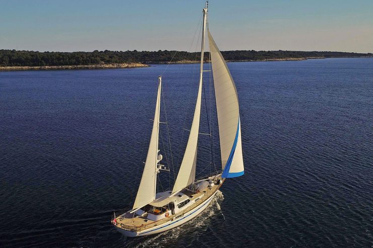 FREE WINGS | 1984 29.86m (97’11’) Classic World Cruising Ketch Sail Yacht built by New Zealand shipyard Thackwray