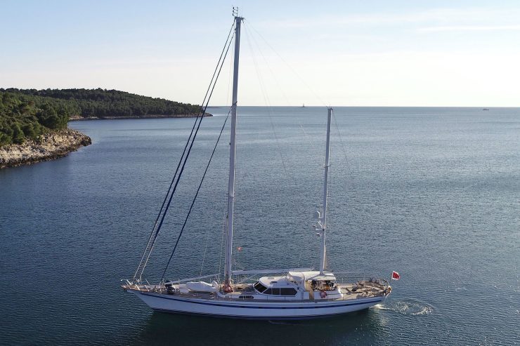 FREE WINGS | 1984 29.86m (97’11’) Classic World Cruising Ketch Sail Yacht built by New Zealand shipyard Thackwray