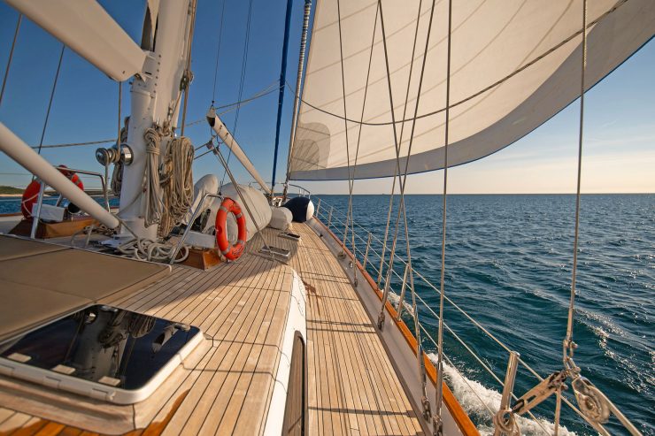 FREE WINGS | 1984 29.86m (97’11’) Classic World Cruising Ketch Sail Yacht built by New Zealand shipyard Thackwray