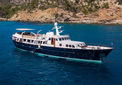 SANTA-MARIA-1963-32.9m-108ft-Feadship-Classic-Motor-Yacht-for-sale-YachtDealz3