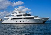 SARABETH | 2013 39.62m (130ft) Luxury Tri-Deck Motor Yacht built by American shipyard WESTPORT