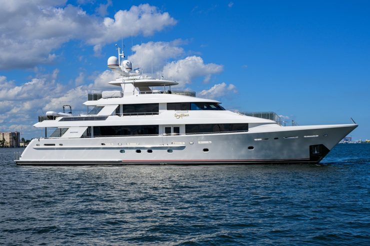 SARABETH | 2013 39.62m (130ft) Luxury Tri-Deck Motor Yacht built by American shipyard WESTPORT