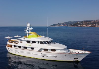 SECRET-LOVE-1990-36.5m-119′-9″-Motor-Yacht-for-sale-YachtDealz10