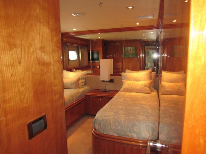 TUFF SHIP | 2006 30m (98’5″) Luxury Flybridge Motor Yacht built by American shipyard HARGRAVE CUSTOM YACHTS