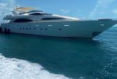 REFLECTION | 2003 30.75m (100′ 11″) Luxury Motor Yacht built by Italian shipyard Azimut