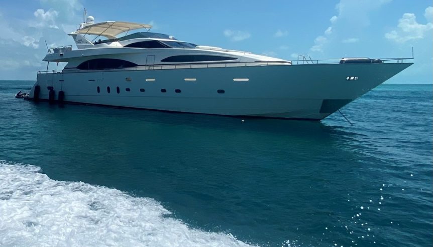 REFLECTION | 2003 30.75m (100′ 11″) Luxury Motor Yacht built by Italian shipyard Azimut