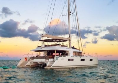 HONORARY-2016-18.9m-62ft-Lagoon-620-Flybridge-Catamaran-for-sale_YachtDealz1