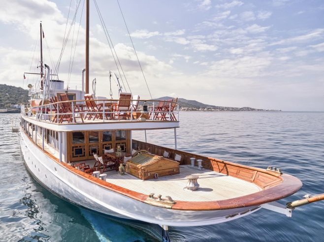 MADIZ | 1902 55.40m (200ft) Classic Motor Yacht built by Scottish shipyard Ailsa Shipbuilding