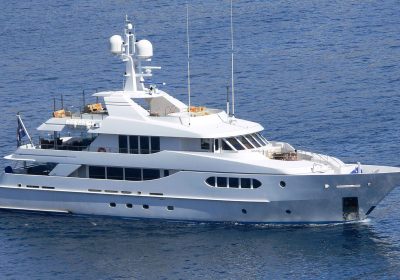 PERLE-BLEUE-2007-37.95m-124ft-6in-Hakvoort-Motor-Yacht-for-sale_YachtDealz1-1