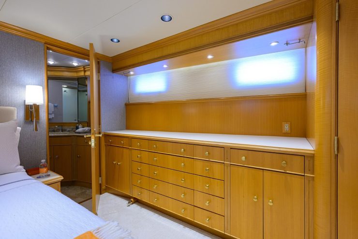 WORTHY | 2000 25.41m (84.98ft) Raised Pilothouse Motor Yacht built by American shipyard Burger Boat