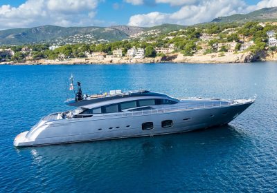 ALDEBARAN-III-2017-33.2m-108.9ft-Pershing-108-Sport-Motor-Yacht-for-sale_YachtDealz1