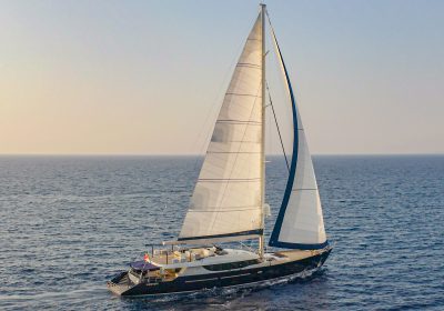 LAQUILA-2021-42m-137.76ft-Mengi-Yay-Sailing-Yacht-for-sale_YachtDealz4