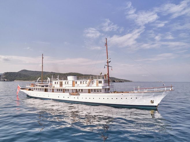 MADIZ | 1902 55.40m (200ft) Classic Motor Yacht built by Scottish shipyard Ailsa Shipbuilding