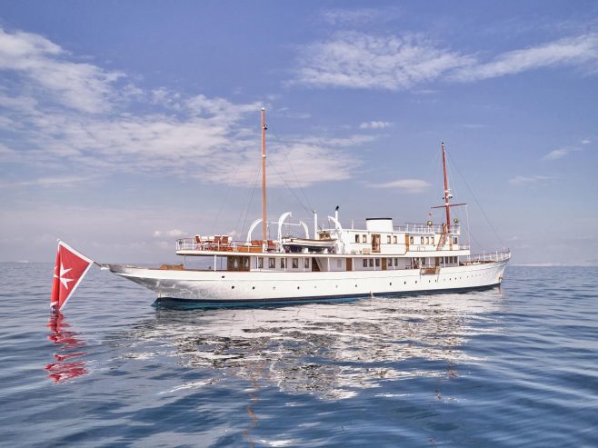 MADIZ | 1902 55.40m (200ft) Classic Motor Yacht built by Scottish shipyard Ailsa Shipbuilding