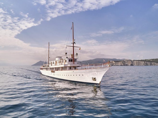 MADIZ | 1902 55.40m (200ft) Classic Motor Yacht built by Scottish shipyard Ailsa Shipbuilding