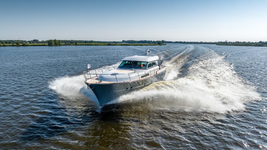 OYSTER | 2005 18.1m (59.37ft) Vripack design Luxury Aluminium Motor Yacht built by Dutch shipyard Mulder