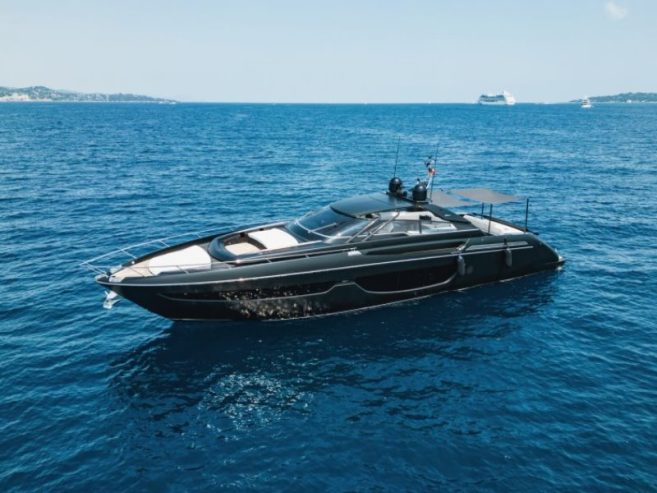 DR NO | 2021 23.10m (75.77ft) RIVA 76 BAHAMAS Convertible Fast Luxury Motor Yacht