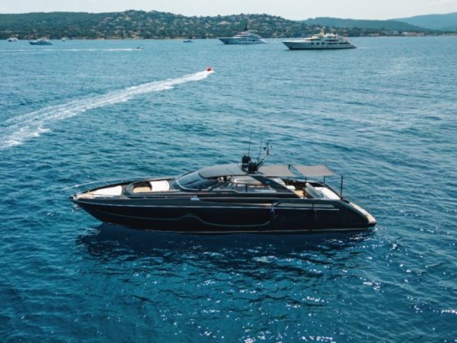 DR NO | 2021 23.10m (75.77ft) RIVA 76 BAHAMAS Convertible Fast Luxury Motor Yacht