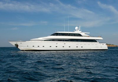 LET-IT-BE-1998-35.97m-117.98ft-Tecnomarine-Motor-Yacht-for-sale_YachtDealz1