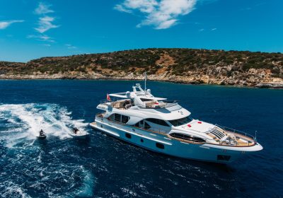 REBECCA-V-2009-25.8m-84.62ft-BENETTI-Motor-Yacht-for-sale_YachtDealz1-1