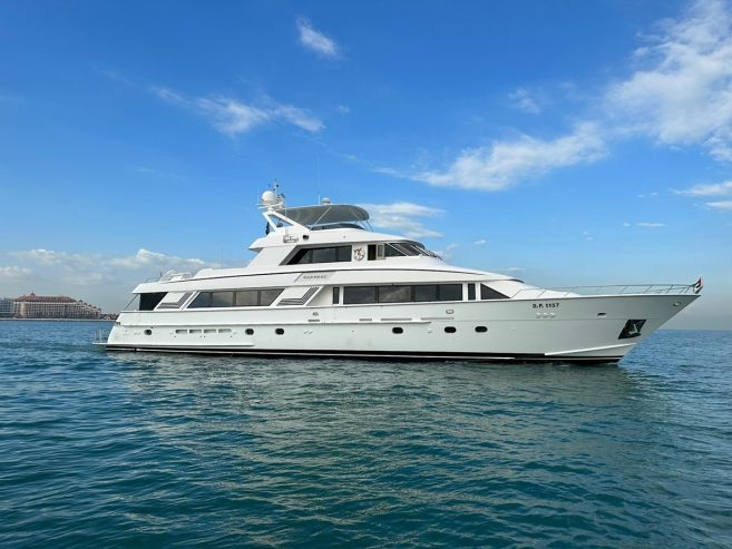 WILDE WHALE | 1993 35.85m (117.59ft) Luxury Tri-Deck Motor Yacht built by American shipyard HATTERAS