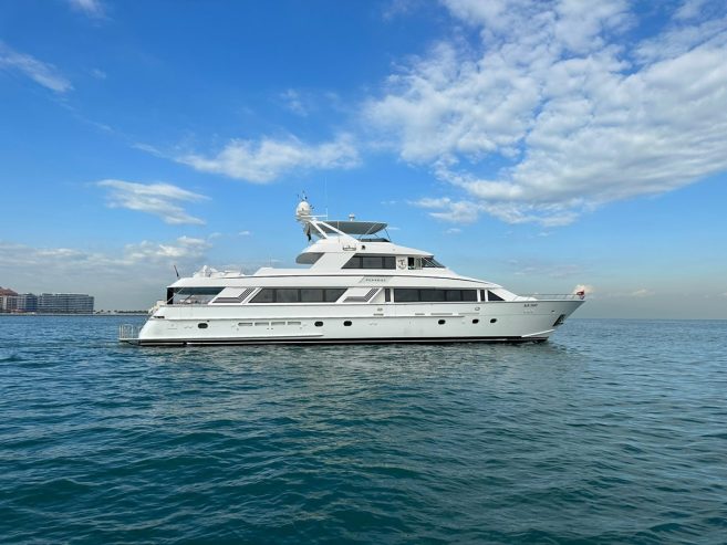 WILDE WHALE | 1993 35.85m (117.59ft) Luxury Tri-Deck Motor Yacht built by American shipyard HATTERAS