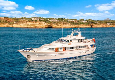 ALDONZA-1995-31.70m-103.98ft-Motor-Yacht-for-sale_YachtDealz16