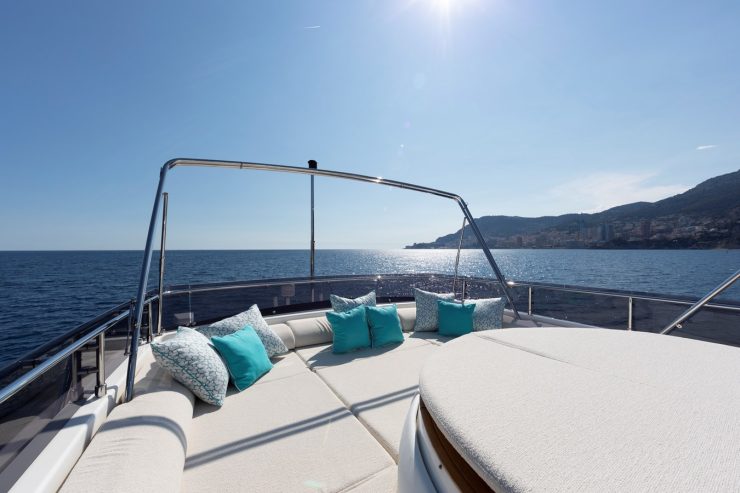 CENTURION | 2013 32.62 (106.99ft) Navetta 33 Luxury Motor Yacht built by Italian shipyard Ferretti Custom Line