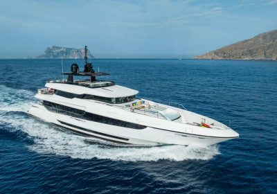 HALARA-2021-42.98m-140.97ft-Oceano-43-Motor-Yacht-for-sale_YachtDealz40