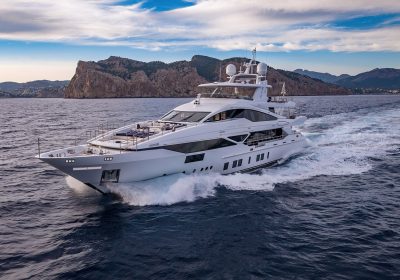 NEW-WAVES-2015-42m-137.76ft-Benetti-Fast-140-Motor-Yacht-for-sale_YachtDealz2