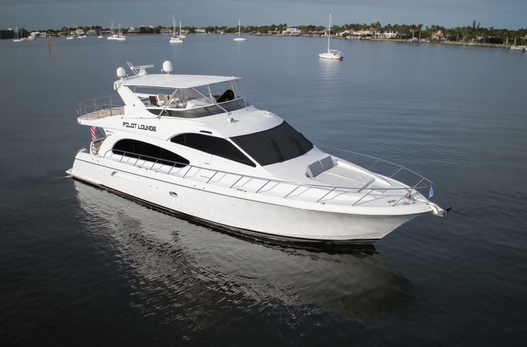 PILOT LOUNGE | 2006 19.51m (63.99ft) Luxury Flybridge Motor Yacht built by American shipyard Hatteras