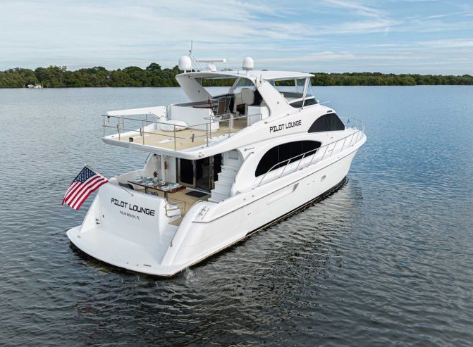 PILOT LOUNGE | 2006 19.51m (63.99ft) Luxury Flybridge Motor Yacht built by American shipyard Hatteras