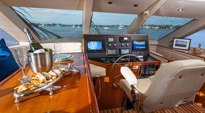 PILOT LOUNGE | 2006 19.51m (63.99ft) Luxury Flybridge Motor Yacht built by American shipyard Hatteras