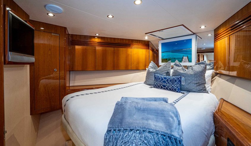 PILOT LOUNGE | 2006 19.51m (63.99ft) Luxury Flybridge Motor Yacht built by American shipyard Hatteras