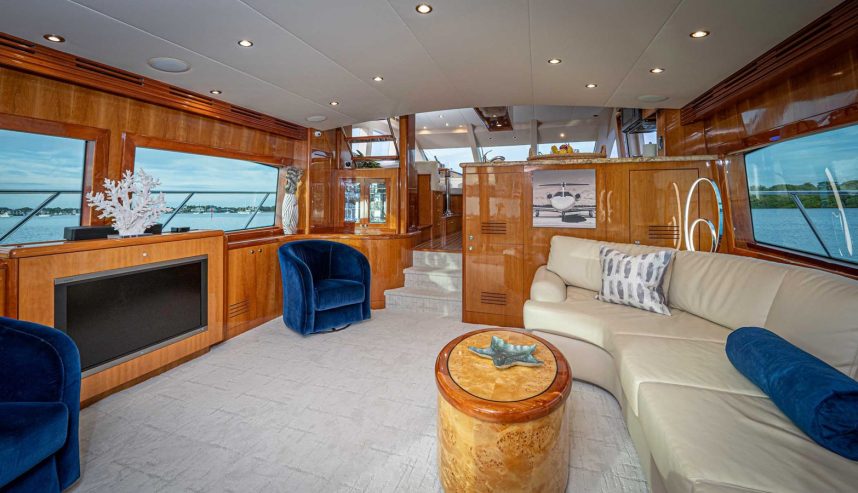 PILOT LOUNGE | 2006 19.51m (63.99ft) Luxury Flybridge Motor Yacht built by American shipyard Hatteras