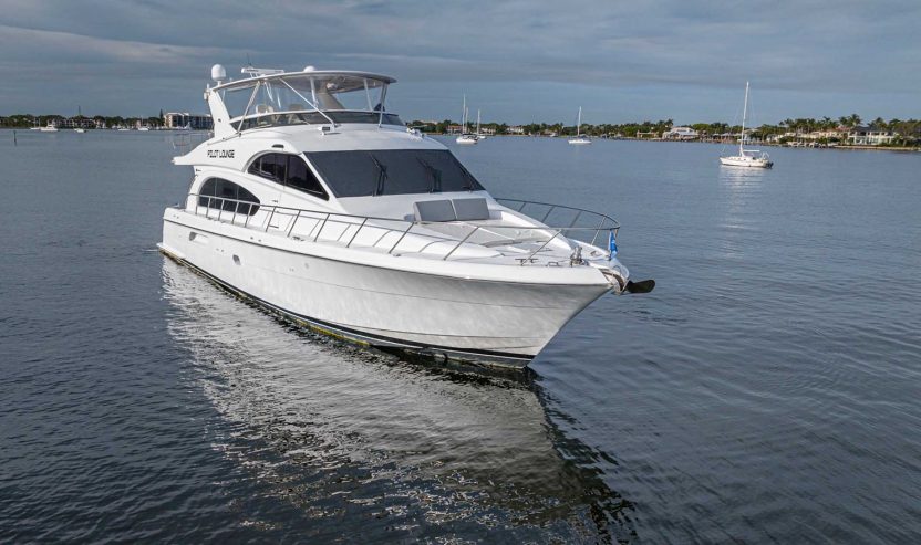 PILOT LOUNGE | 2006 19.51m (63.99ft) Luxury Flybridge Motor Yacht built by American shipyard Hatteras