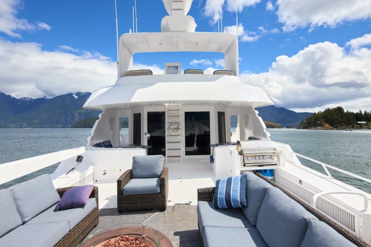 SUMMERTIME II | 1997 35.36m (115.98ft) Luxury Tri-Deck Motor Yacht built by renowned American shipyard HATTERAS YACHTS