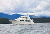 SUMMERTIME II | 1997 35.36m (115.98ft) Luxury Tri-Deck Motor Yacht built by renowned American shipyard HATTERAS YACHTS