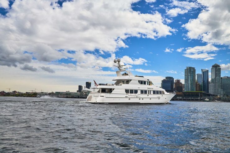 SUMMERTIME II | 1997 35.36m (115.98ft) Luxury Tri-Deck Motor Yacht built by renowned American shipyard HATTERAS YACHTS