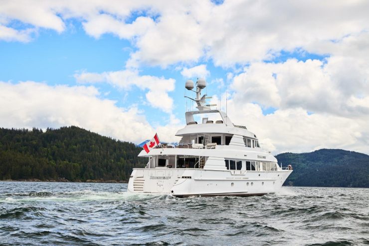 SUMMERTIME II | 1997 35.36m (115.98ft) Luxury Tri-Deck Motor Yacht built by renowned American shipyard HATTERAS YACHTS