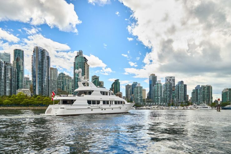 SUMMERTIME II | 1997 35.36m (115.98ft) Luxury Tri-Deck Motor Yacht built by renowned American shipyard HATTERAS YACHTS