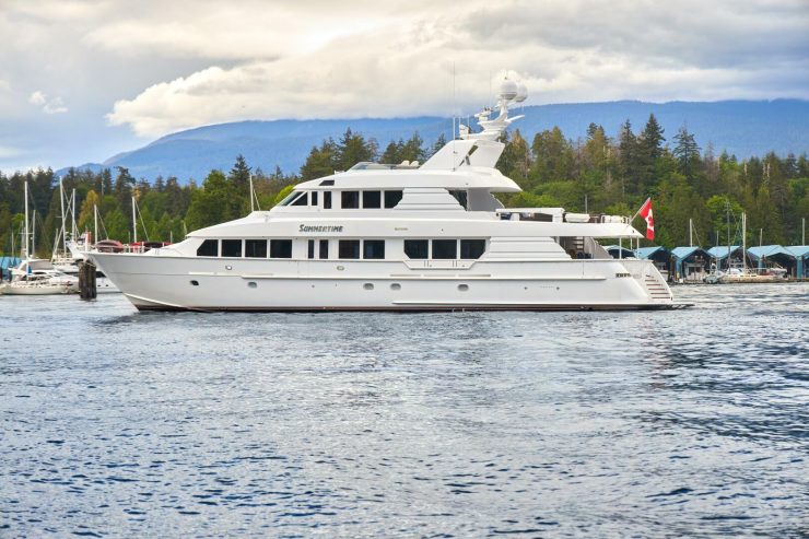 SUMMERTIME II | 1997 35.36m (115.98ft) Luxury Tri-Deck Motor Yacht built by renowned American shipyard HATTERAS YACHTS