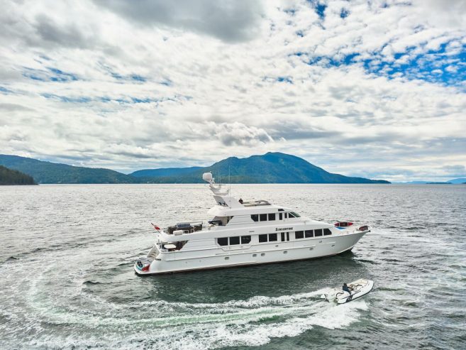 SUMMERTIME II | 1997 35.36m (115.98ft) Luxury Tri-Deck Motor Yacht built by renowned American shipyard HATTERAS YACHTS