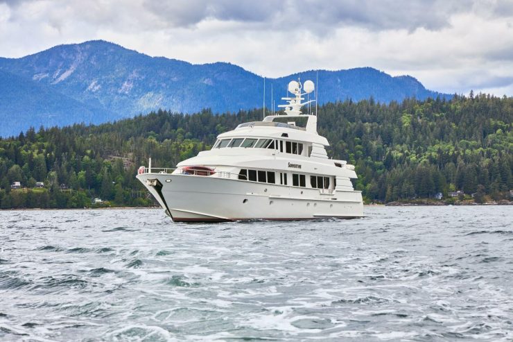 SUMMERTIME II | 1997 35.36m (115.98ft) Luxury Tri-Deck Motor Yacht built by renowned American shipyard HATTERAS YACHTS