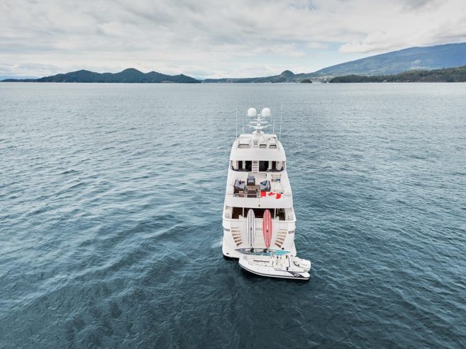 SUMMERTIME II | 1997 35.36m (115.98ft) Luxury Tri-Deck Motor Yacht built by renowned American shipyard HATTERAS YACHTS