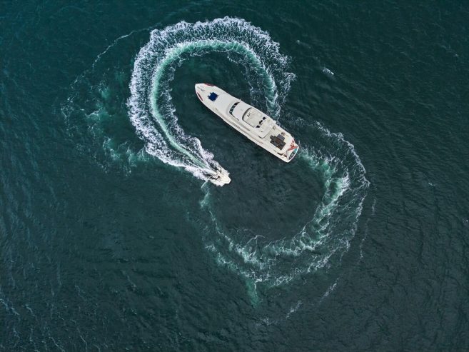 SUMMERTIME II | 1997 35.36m (115.98ft) Luxury Tri-Deck Motor Yacht built by renowned American shipyard HATTERAS YACHTS