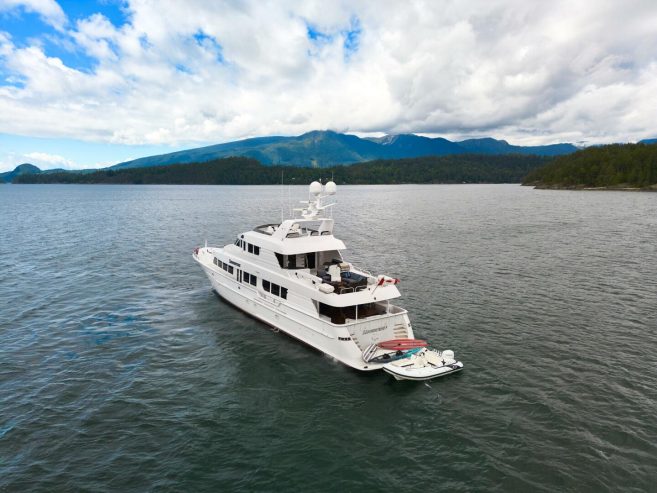 SUMMERTIME II | 1997 35.36m (115.98ft) Luxury Tri-Deck Motor Yacht built by renowned American shipyard HATTERAS YACHTS